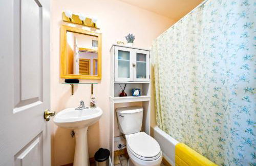 Breathtaking Cabin Backing the National Forest - Foto 16