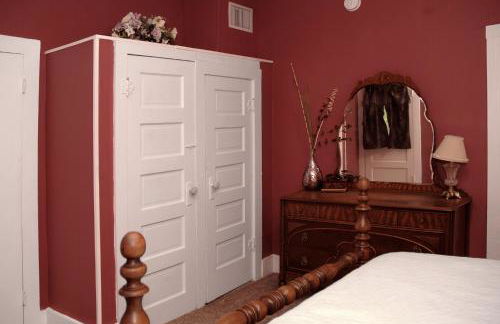 Historic Luxury Two Bedroom Apartment - Photo 12