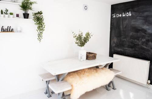 Modern cottage! 5 mins from central line! - Foto 6