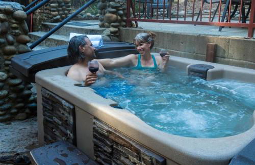 Cozy Yosemite Cabin with Hot Tub in the Pines - Foto 6