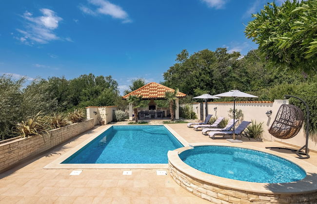 Villa Anna With Private Pool And Garden - Photo 25