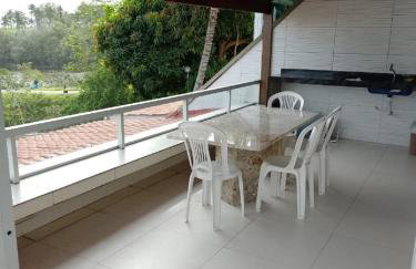 Vista para a lagoa - Enseada Azul, perto da Bacutia e Peracanga - Duas suítes Ar Condicionado - Varanda Gourmet - Lazer Completo, piscinas, quadras, sauna, pescaria, náutica, bar, restaurante, parques - Estacionamento e Portaria 24h - Foto 3