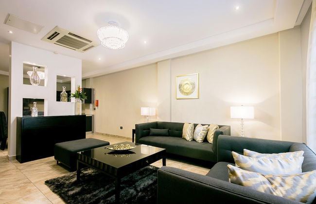 Oak Plaza Suites - Photo 29