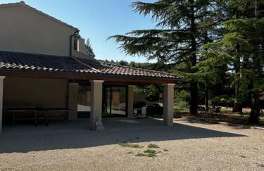 Mazet des Cèdres au pied de la colline - Foto 3