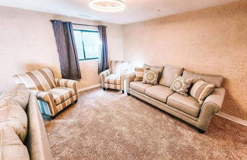 Pet Friendly/3 King Beds/Mins to Airport - Foto 8