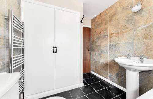 2-Bed Home with Free Parking - 2 min Walk to Bus - Foto 19