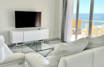 BEACHFRONT APARTMENT In LA CALA DE MIJAS - Photo 25