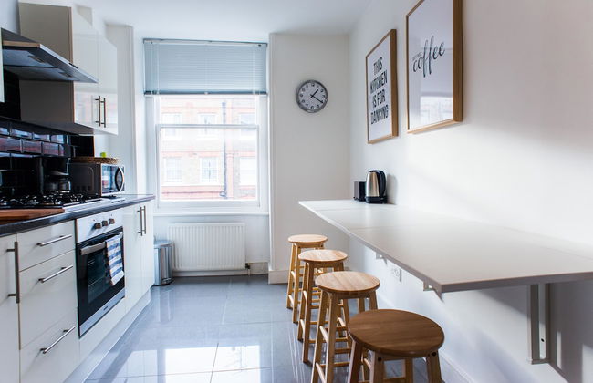 Baker Street Apartments by Allô Housing - Photo 4