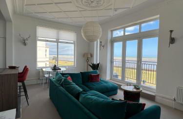 Stunning 2 Bed Apartment with Sea Views - Foto 10