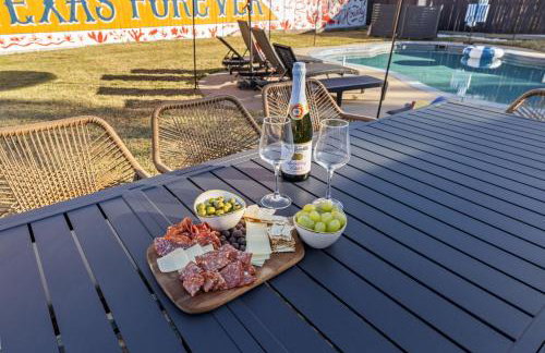 Texas Willow Ranch - Epic Luxury Retreat with Pool, Game room, Soccer, BBQ, Fire table - Foto 58