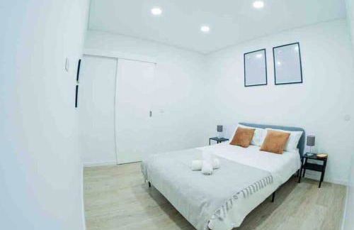 Bright and modern flat with air-con and free parking - Foto 2