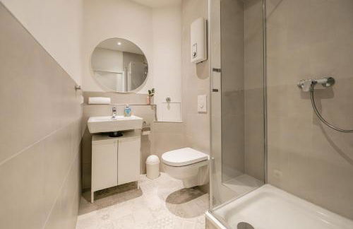 Renovated! 120qm Apartment 2 Bathrooms Balcony Up to 9 Guests - Foto 27