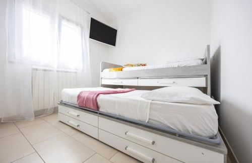 Azure Oasis with parking near the airport & beach - Foto 34