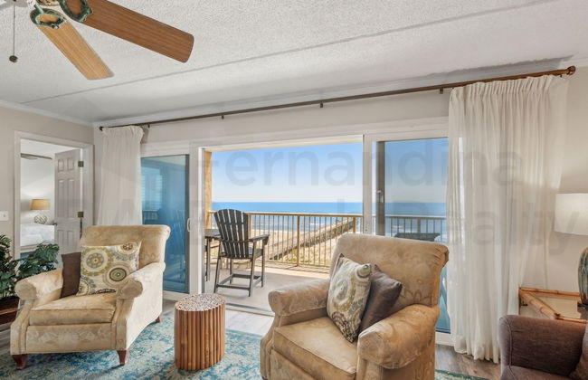 Upper Unit Condo Overlooking Both the Ocean Pier and Swimming Pool by RedAwning - Foto 16