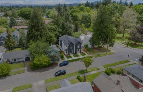 World Travel without leaving PDX - Foto 8