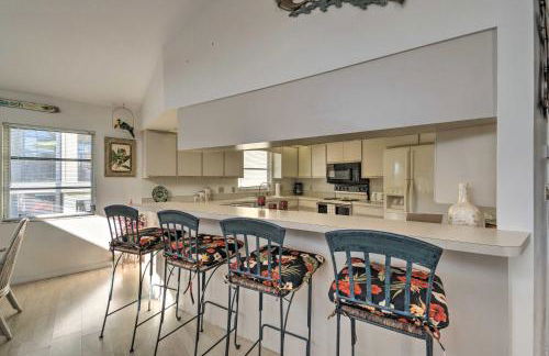 Canalfront Home with Private Dock - 5 Mi to Beaches! - Foto 13