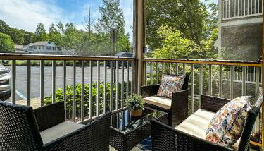 Modern and Comfy-2BR 2BA with pool access - ground floor, Near Outlets & Beaches - Foto 4