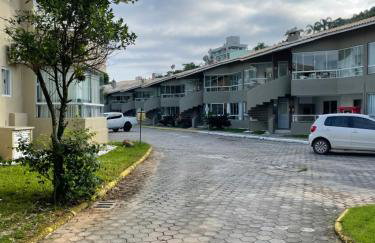 Lindo Apto com suíte perto da praia, no centro de Bombinhas - Photo 10