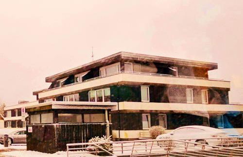 Winterberg Appartement 6 Pers aan Skilift grootste Skigebied nabij Bikepark Unieke locatie met zeer rustige tuin in het bos en het gezellige centrum leuke cafes restaurants en gratis zwembad sauna relax speelruimte parkeerplaats naast Der Brabander - Foto 32