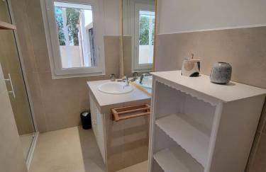 FACE à la Mer, Superbe appartement climatisé au RDC d'une maison, classé 4 étoiles, 5 couchages -WIFI-PORTIRAGNES PLAGE LXBFM32 - Foto 13