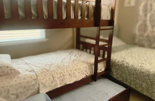 Placid Vibe Spacious 7-BR with Free Parking - Foto 16