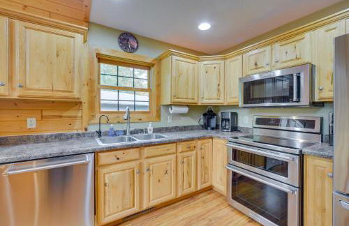 Lakefront Wisconsin Cabin with Boat Dock! - Foto 11