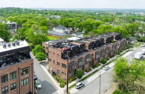 Two Townhomes - Hot Tubs and Rooftop Balconies - Foto 46