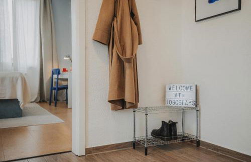 JOBOSTAYS - LINDEN Family Apartment Oldenburg - sehr geräumig 110m2 - Terrasse mit Gartenblick - voll ausgestattete Küche - 2 Bäder - Babybett - 10 Min zu Fuß zum Bahnhof - kostenloses WLAN - Parkplatz - kontaktfreier Check-In - Photo 62