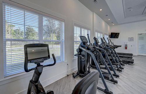 Lake View 2BR 2BA Suite Nr DWTN & NAS w POOL & Gym - Foto 5