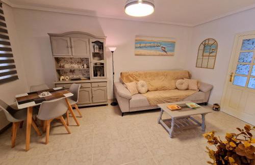 Tranquil Bungalow Retreat - Photo 15