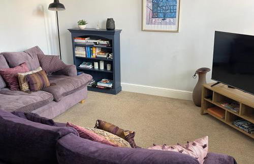 Contractors Business Families Relocation Accommodation enjoy Fast WiFi Large Screen Smart TV and SKY Sports in this Spotless Ground Floor apartment - Foto 6