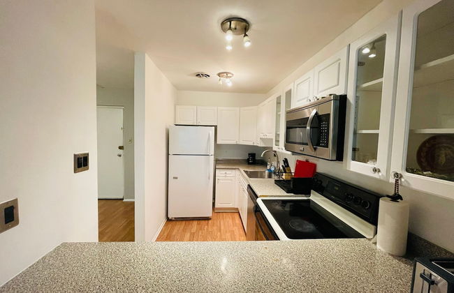 Amazing 2 Bedroom 2 Bath Condo - Foto 27