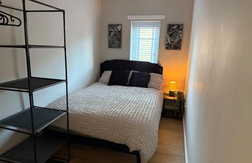 Modern 3 Bedroom house, short walk to train station and town centre, close to Manchester Airport and PLouise - Foto 12