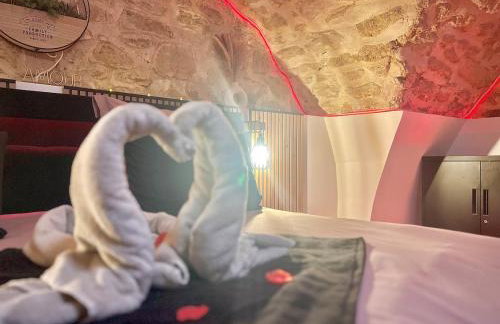 Secret LoveRoom - SpaBalnéo, Lit King Size, CLIM, Chic, calme et discret, 2 personnes - Foto 23