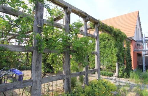 Holiday apartment in Castell with barbecue - Photo 10