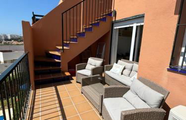 Ático con Vistas al Mar y con Piscina frente a Castillo Sohail - Photo 13