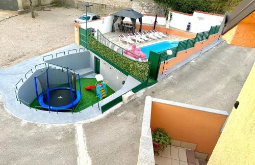 Holiday Home Three Sisters with Swimming Pool & Jacuzzi - Photo 7