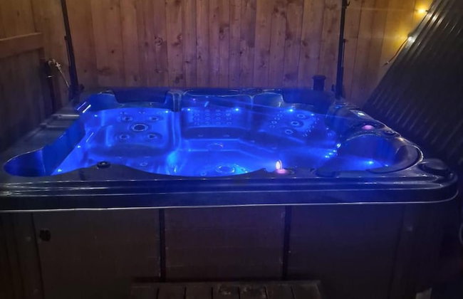 Bucovina-a-framehouse-hottub-fireplace-patio-wifi - Photo 13
