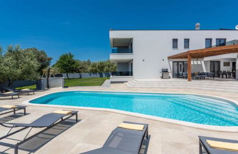 A lovely poolside villa in Krnica ideal for family - Foto 3