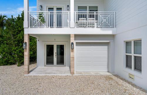 Oceanfront Oasis BBQ Patio, Free Dock, Pool and Secret Speakeasy - Foto 38