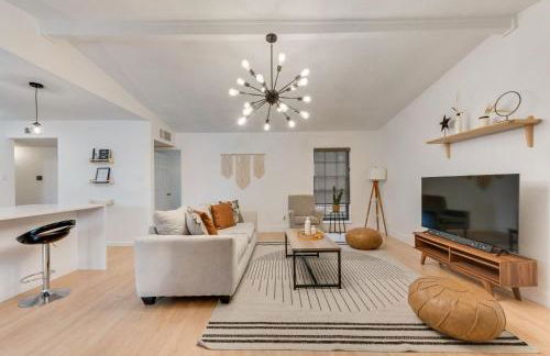 Cozy 5BR Pool House with Hot Tub Near The Lake - Foto 15