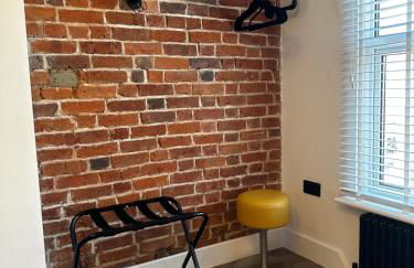 Urban Chic- Stylish Flat in the Heart of St Albans - Photo 17