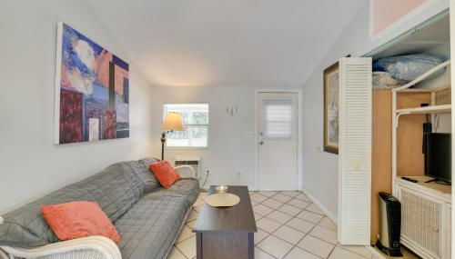 1 Mi to Nokomis Beach Quiet Getaway with Fire Pit - Foto 3