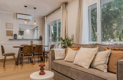 NEW Refurbished Modern Apartment - Photo 1