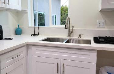 Modern 2BR Guest Suite w En-Suite Bathrooms 10 min to Rodeo Drive Near Kaiser and Cedars hospitals - Foto 20
