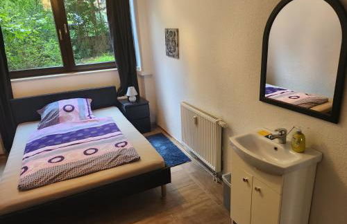 Halle, TOP -PREISE, große 79 qm SD FeWo, EG, wahlweise mit 1- 3 DZ, inklusiv TV Lounge, Küche, Bad WC Einfach und gut, Langzeitmieter VB Preise - Foto 44