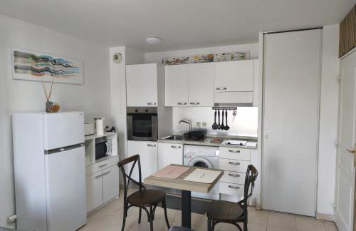 Charmant 2 pieces avec parking privé et piscine - Foto 10