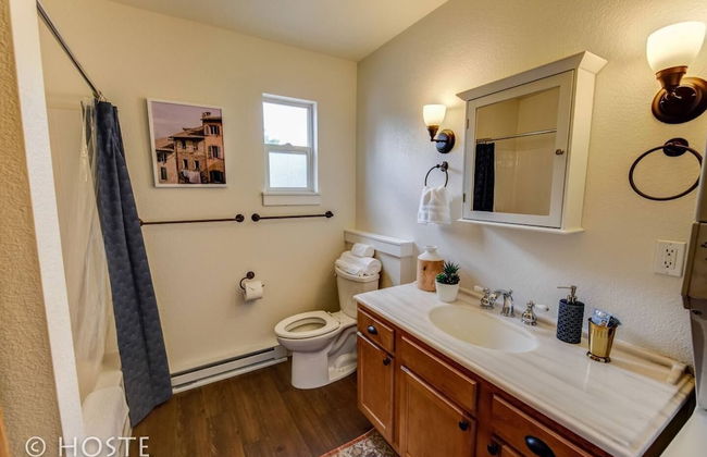 Romantic Getaway King Bed 1min to Restaurants! - Foto 18