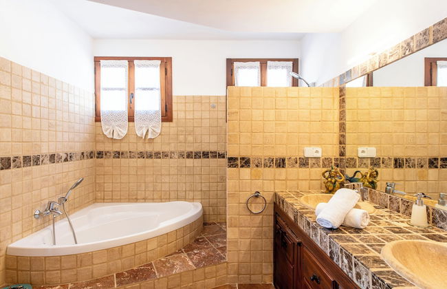 San Josep 6-bed Villa, Sleeps 14, Pool & Sea View - Photo 23