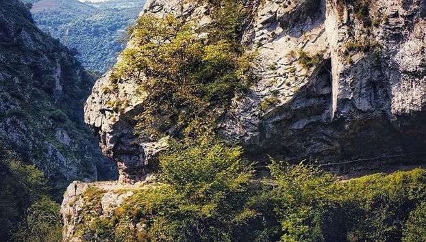 Las Xanas Gorge Hiking Tour - Photo 2, Route through an impressive gorge